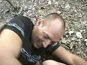 Gestoorde psychopaat verkracht jong onschuldig meisje