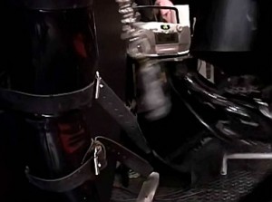 Rubber slaaf getrained door perverse vrouw